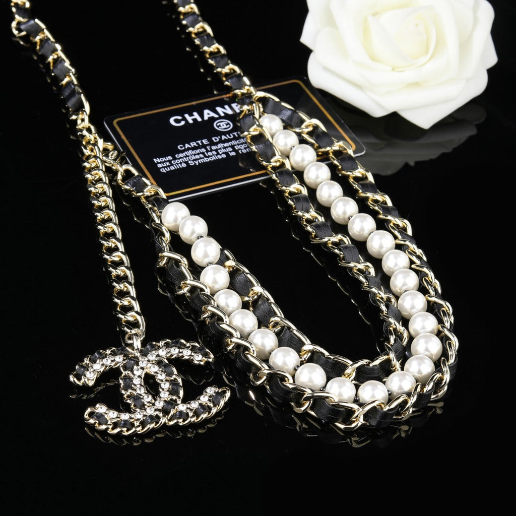 CHANEL 25S CHAIN BELT IN WHITE PEARL AND BLACK CALFSKIN 612711